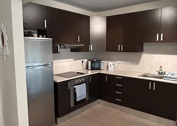 Modern 2br Near Finikoudes - Apartmán